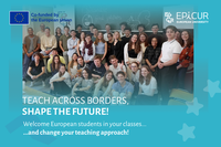 Gruppe Studierender vor Tafel in einem Klassenzimmer; EU-gefördertes Bildungsprojekt.