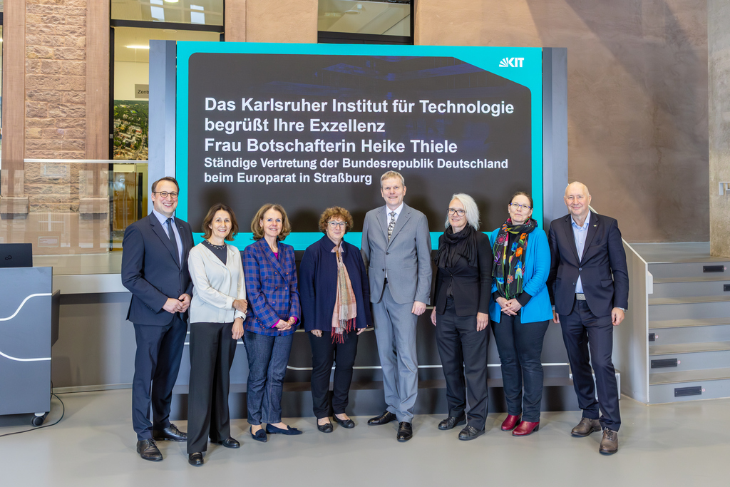 Gruppenfoto Botschafterin