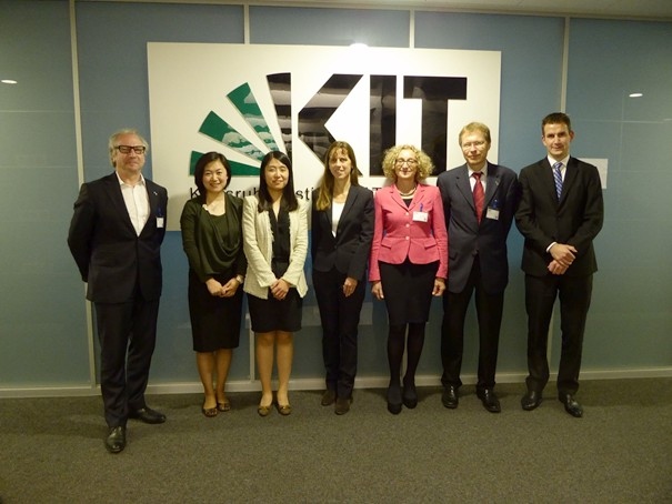 Michael Grethler (IMI), Xiangzhen Guan (Manager China Branch), Jie Han (INTL), Prof. Dr. Ingrid Ott (Economic Policy), Prof. Dr. Jivka Ovtcharova (IMI), Rainer Körber (Innovation Management Office), Stefan Ruhrmann (GAMI)