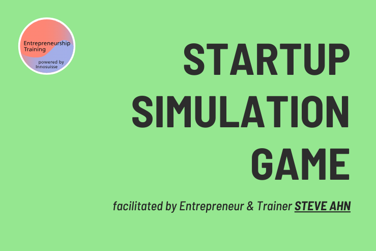 Start-up-Simulationsspiel mit Logo links; Text „STARTUP SIMULATION GAME“ in großer Schrift, Unterzeile.