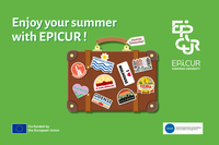 Großer brauner Reisekoffer mit bunten Stickern auf grünem Hintergrund; daneben EPiCUR-Logo und Text.