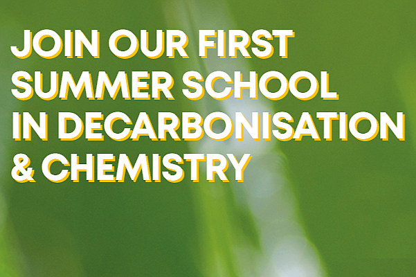 Text: "Summer School zu Dekarbonisierung und Chemie, Einladung zur Teilnahme"